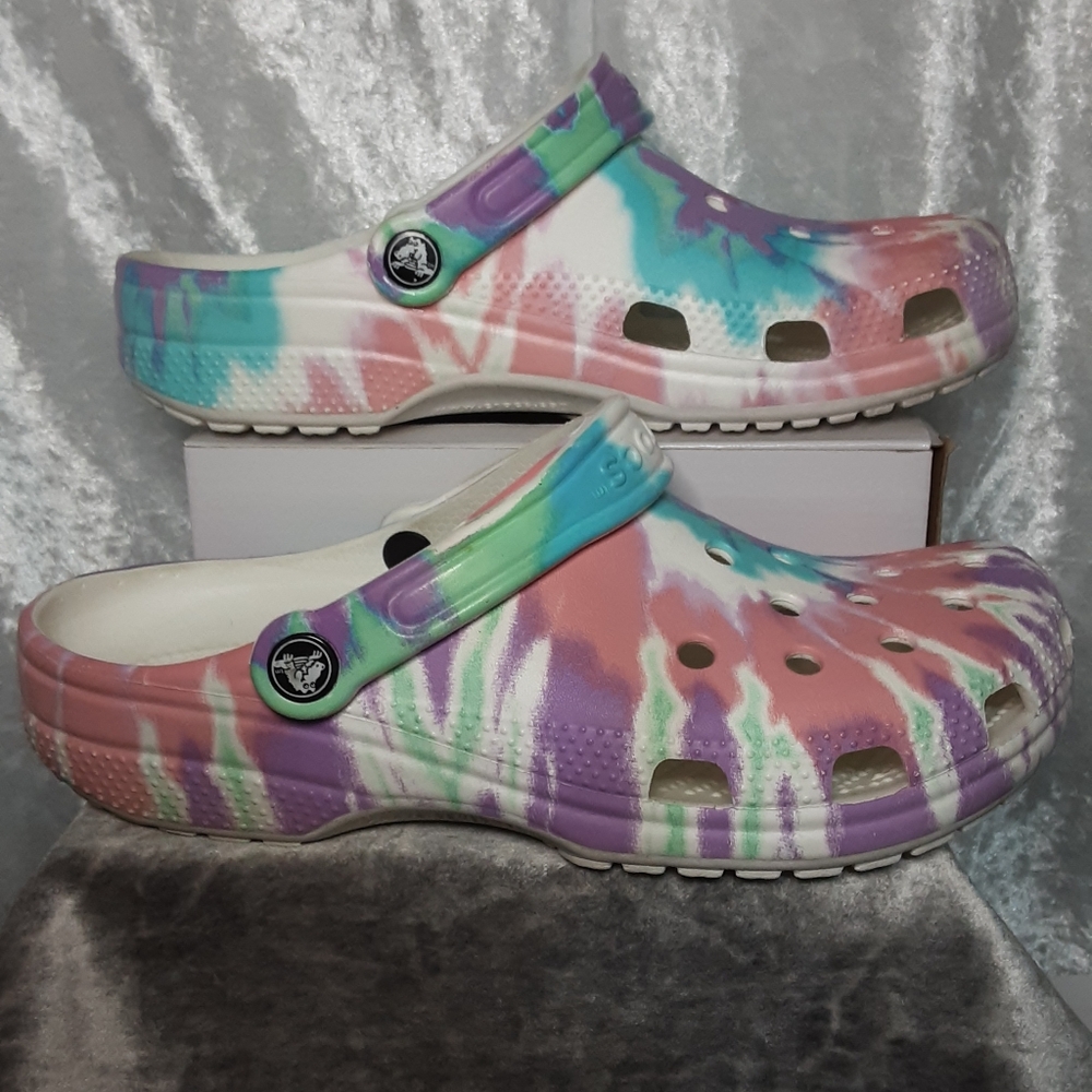 Crocs  Multi Color Woman's Size 9 Men's Size 7 - Picture 2 of 12
